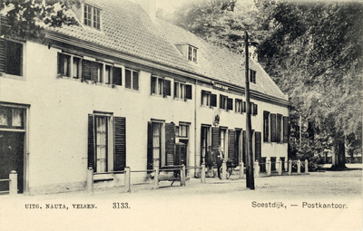 14114 Gezicht op de voorgevel (ged.) van het postkantoor (Amsterdamsestraatweg 2-10) te Soestdijk (gemeente Baarn) uit ...